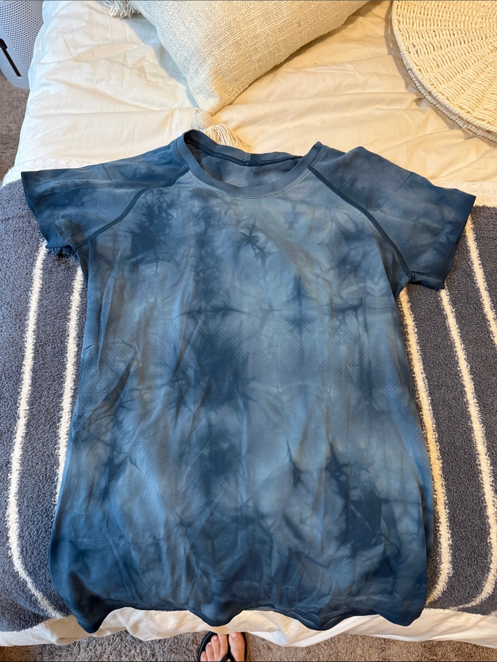 lululemon athletica Women's Blue Tie-Dye Short Sleeve Tee